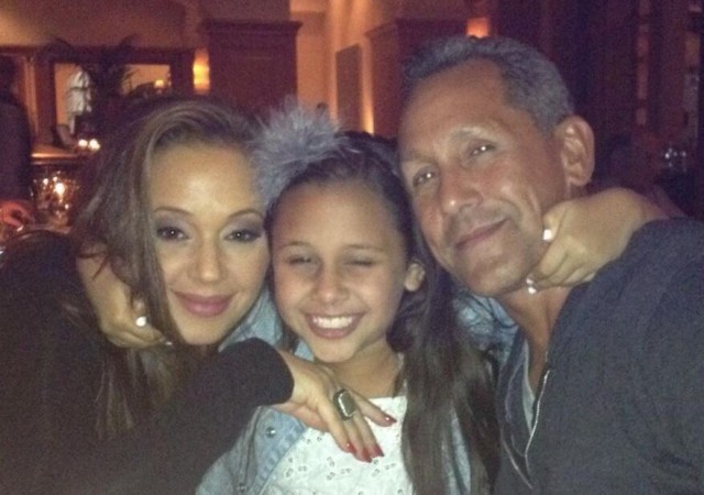 Leah Remini and Angelo Pagán, celebrating 10 years of marriage with their daughter Sofia, last night in Las Vegas