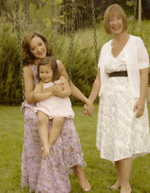 Leah, her mother Vicki, and daughter Sofia