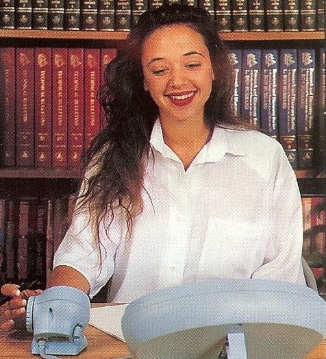 A teenaged Leah Remini is featured in a Scientology magazine with an "e-meter."