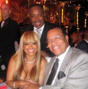 Alfreddie Johnson behind Louis Farrakhan and singer Stacy Francis at a Scientology Hollywood Celebrity Centre event, circa 2006